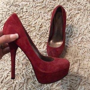 Zigi soho red suede platform pump size 6